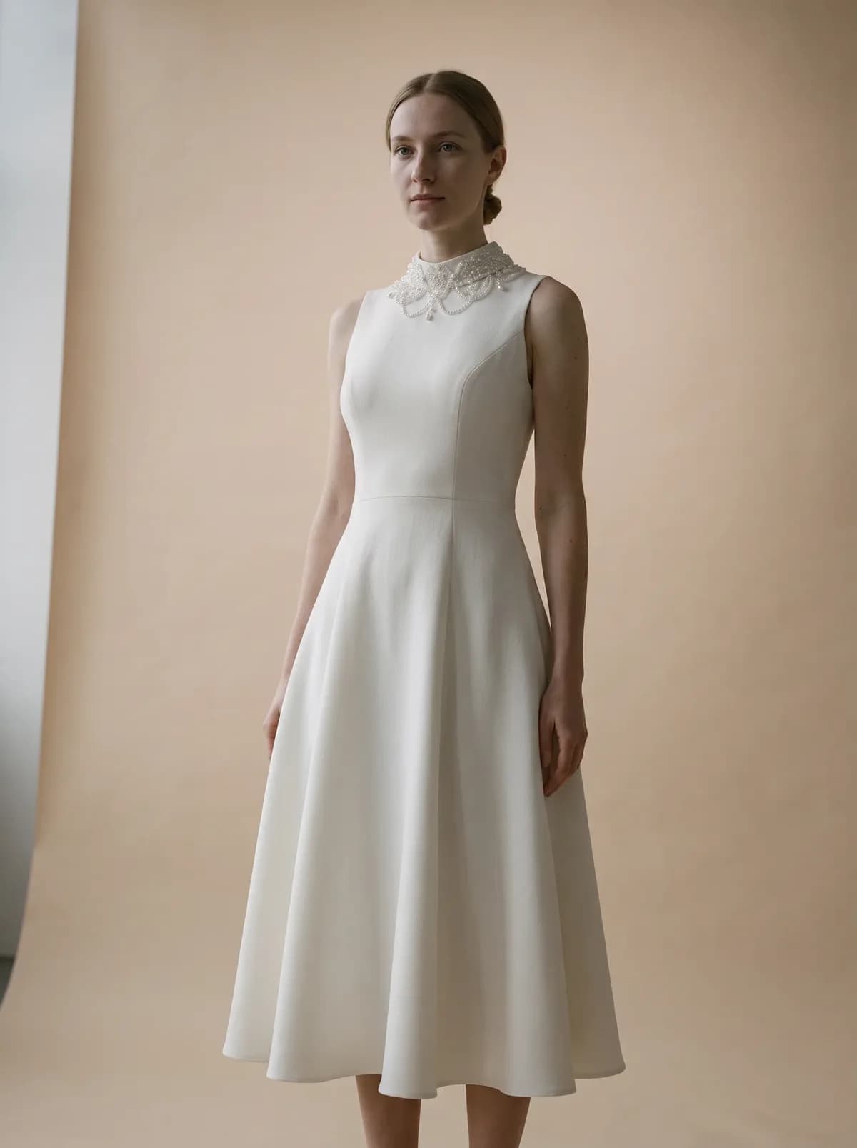Elegant white midi dress with a high neckline, שמלת ערב, תצלום 1