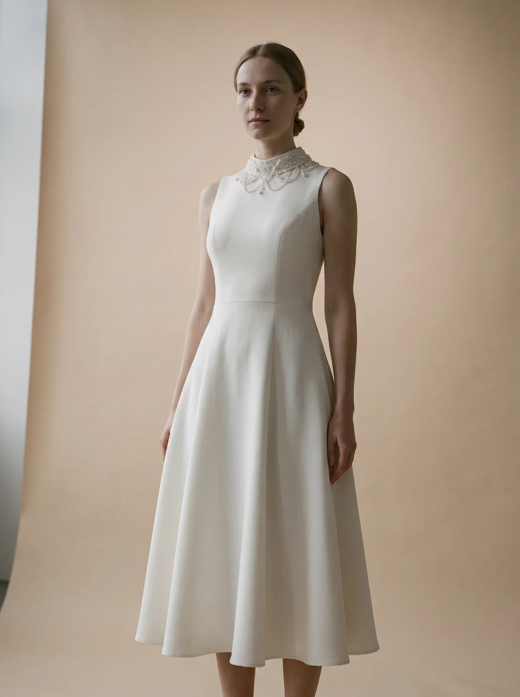 Elegant white midi dress with a high neckline, שמלת ערב, תצלום 1