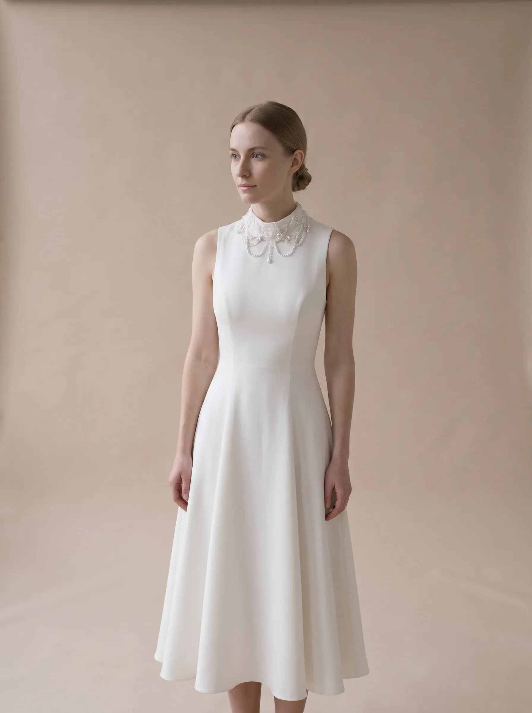 Elegant white midi dress with a high neckline, שמלת ערב, תצלום 2